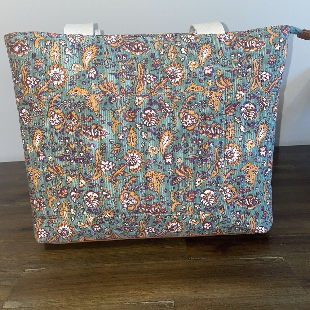 Universal Thread™ Quilted Tote Bag – Paisley Print 11x13x4.5